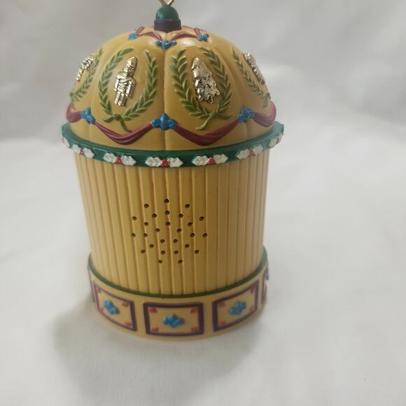 Nutcracker Battles Mouse King Musical Ornament AGC 2001 Carlton Cards HB - Picture 3 of 9